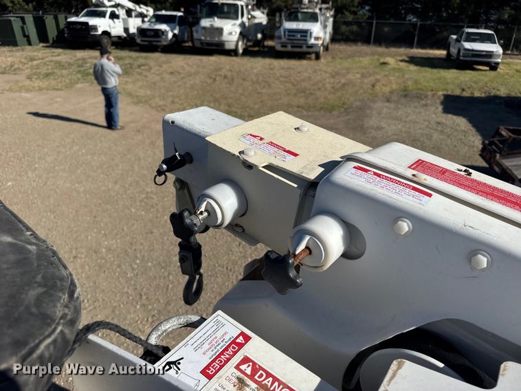 image for item FB7205 2020 Chevrolet 6500HD bucket truck