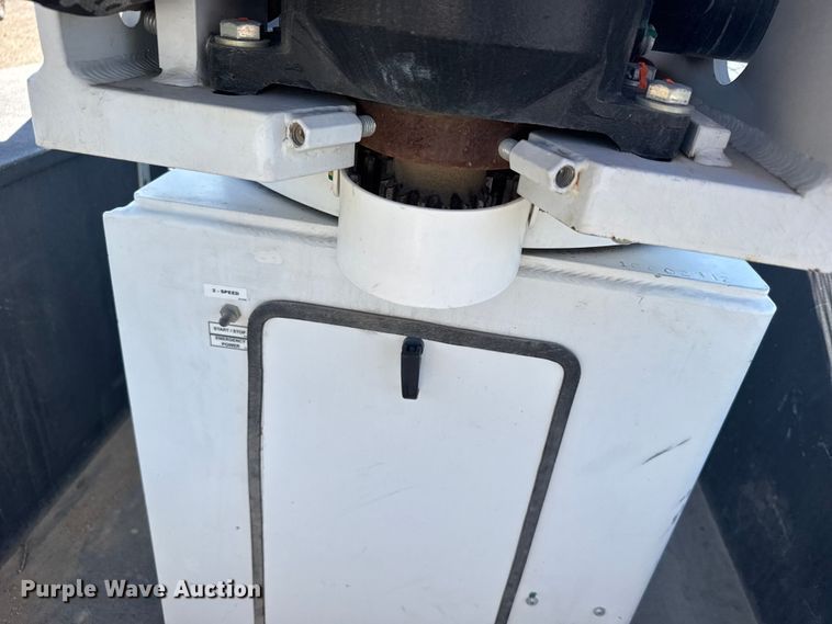 image for item FB7205 2020 Chevrolet 6500HD bucket truck