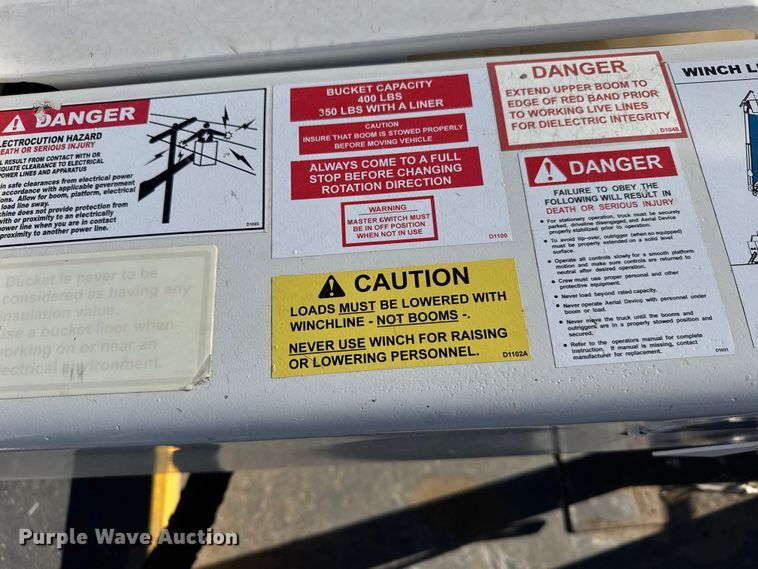 image for item FB7205 2020 Chevrolet 6500HD bucket truck