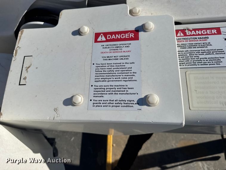 image for item FB7205 2020 Chevrolet 6500HD bucket truck