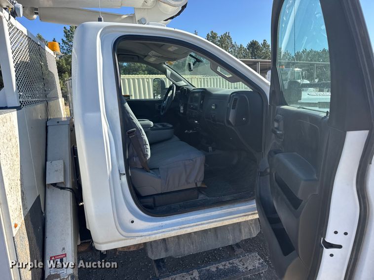 image for item FB7205 2020 Chevrolet 6500HD bucket truck