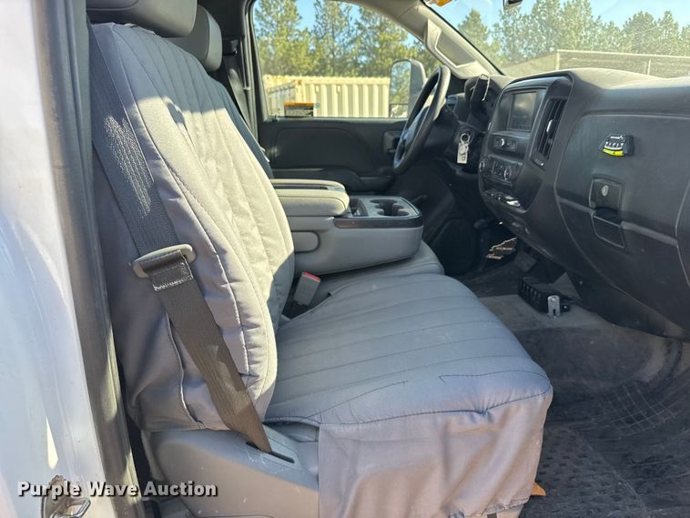 image for item FB7205 2020 Chevrolet 6500HD bucket truck