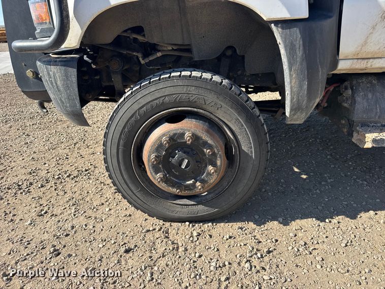 image for item FB7205 2020 Chevrolet 6500HD bucket truck