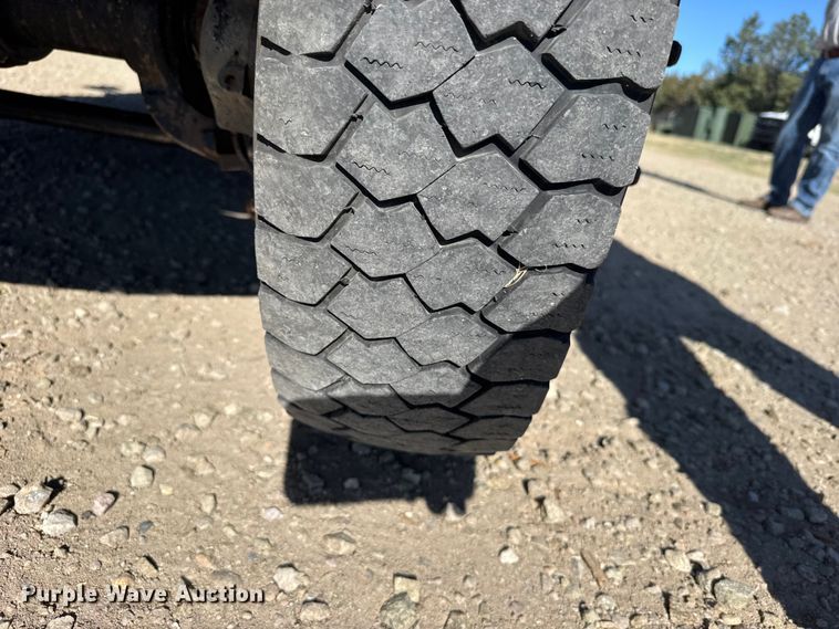 image for item FB7205 2020 Chevrolet 6500HD bucket truck