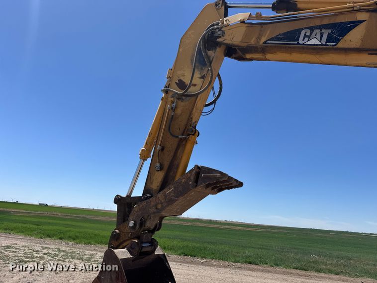 image for item FB7214 2000 Caterpillar 330BL excavator