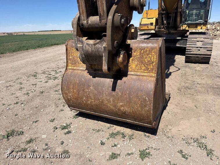 image for item FB7214 2000 Caterpillar 330BL excavator