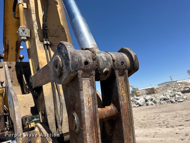 image for item FB7214 2000 Caterpillar 330BL excavator