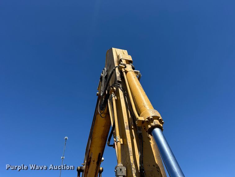 image for item FB7214 2000 Caterpillar 330BL excavator