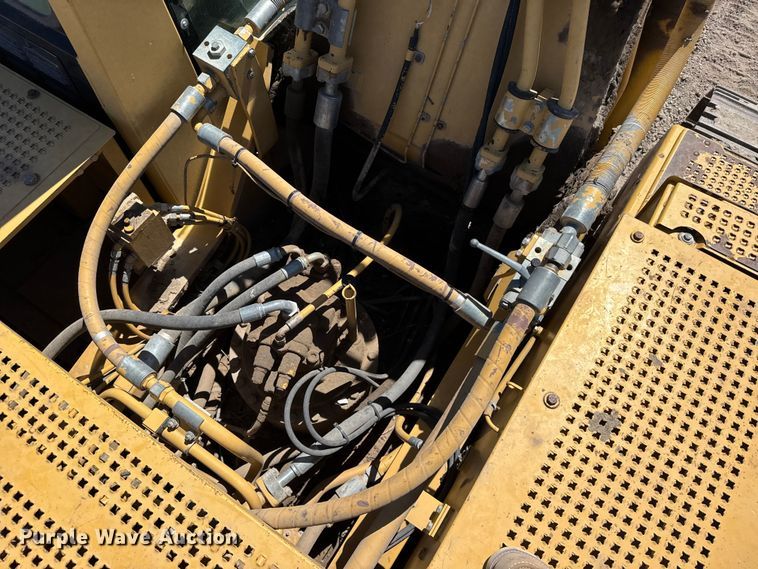 image for item FB7214 2000 Caterpillar 330BL excavator