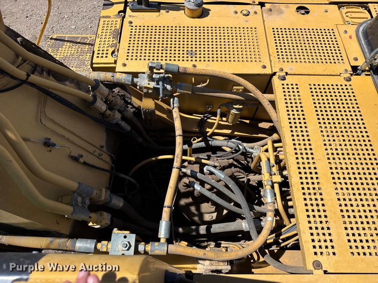 image for item FB7214 2000 Caterpillar 330BL excavator