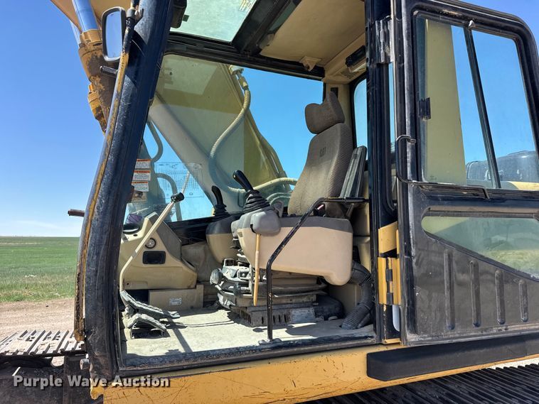image for item FB7214 2000 Caterpillar 330BL excavator