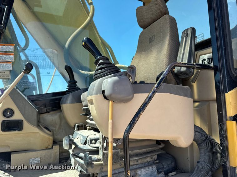 image for item FB7214 2000 Caterpillar 330BL excavator