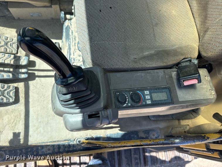 image for item FB7214 2000 Caterpillar 330BL excavator