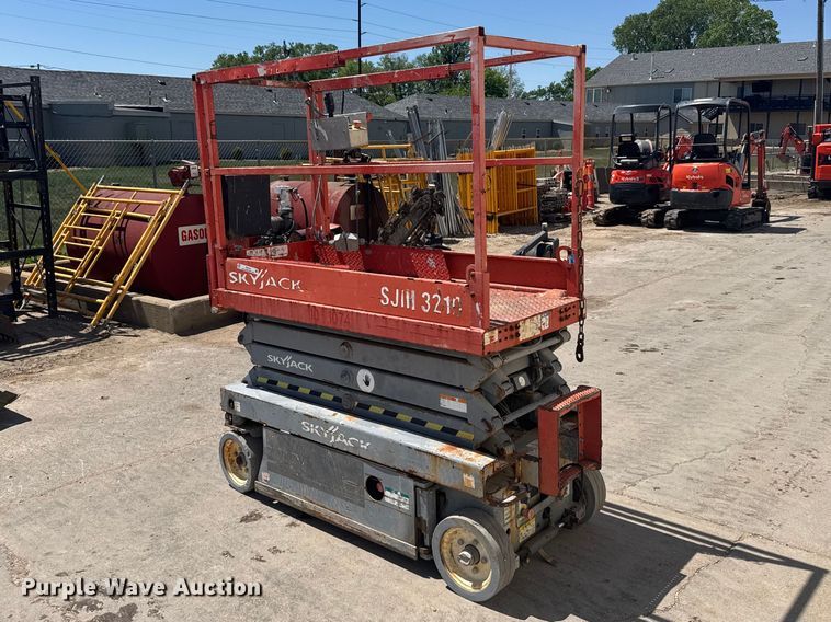 image for item FB7242 2014 Skyjack SJIII 3219 scissor lift