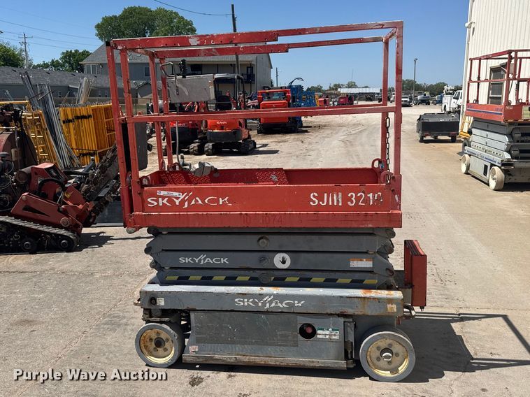 image for item FB7242 2014 Skyjack SJIII 3219 scissor lift