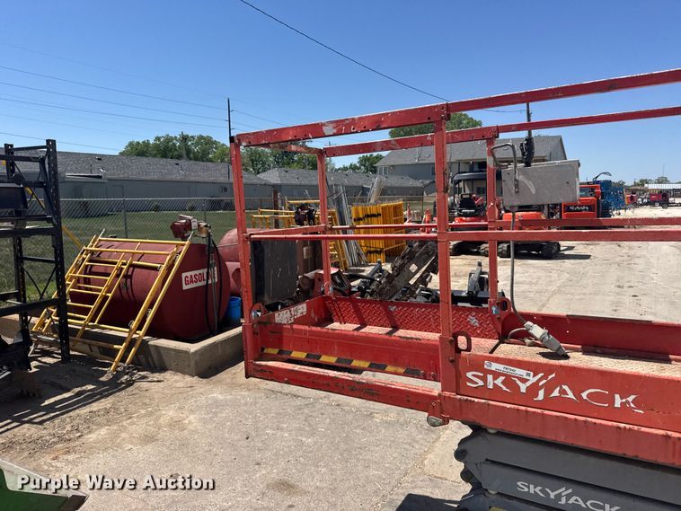 image for item FB7242 2014 Skyjack SJIII 3219 scissor lift