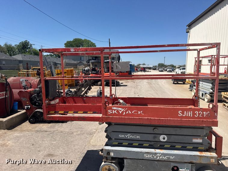 image for item FB7242 2014 Skyjack SJIII 3219 scissor lift