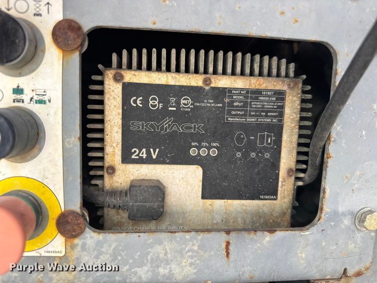 image for item FB7242 2014 Skyjack SJIII 3219 scissor lift