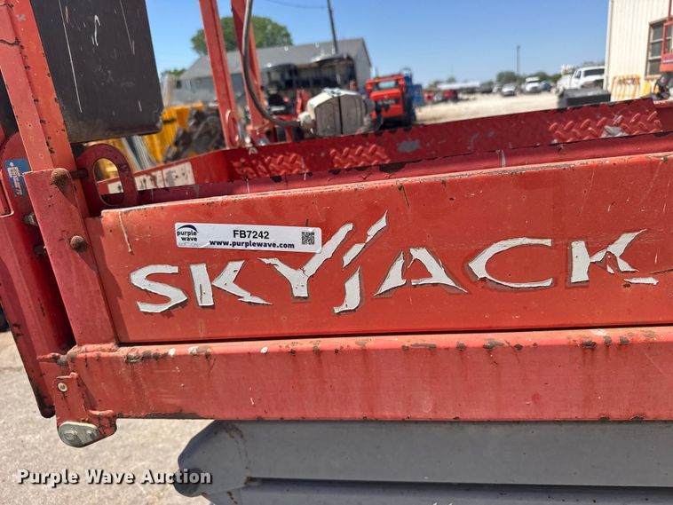 image for item FB7242 2014 Skyjack SJIII 3219 scissor lift