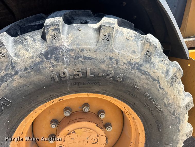 image for item FB7247 1999 Case 580L backhoe