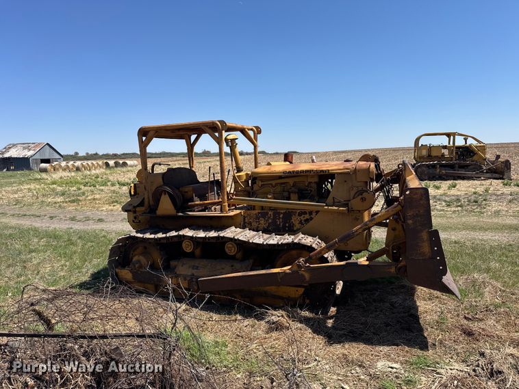 image for item FB7260 Caterpillar D7 dozer