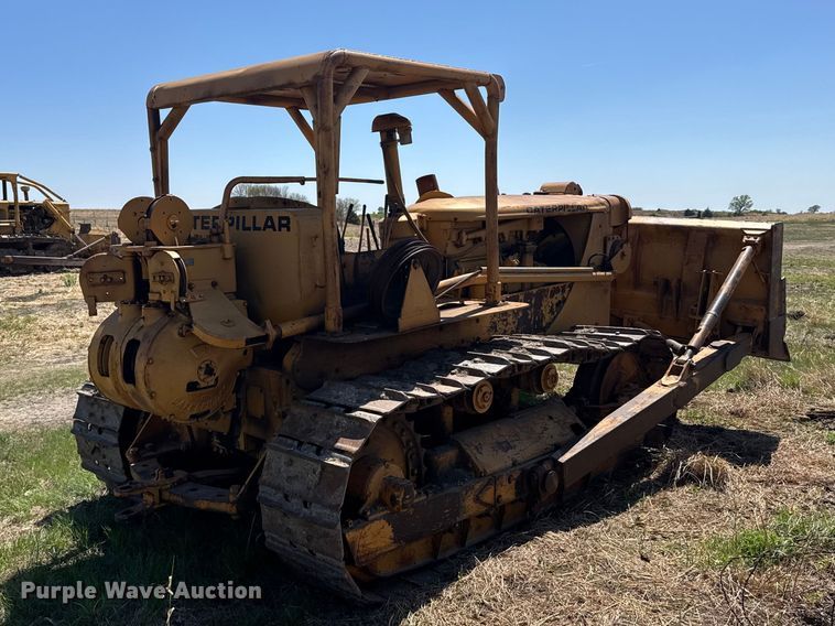 image for item FB7260 Caterpillar D7 dozer