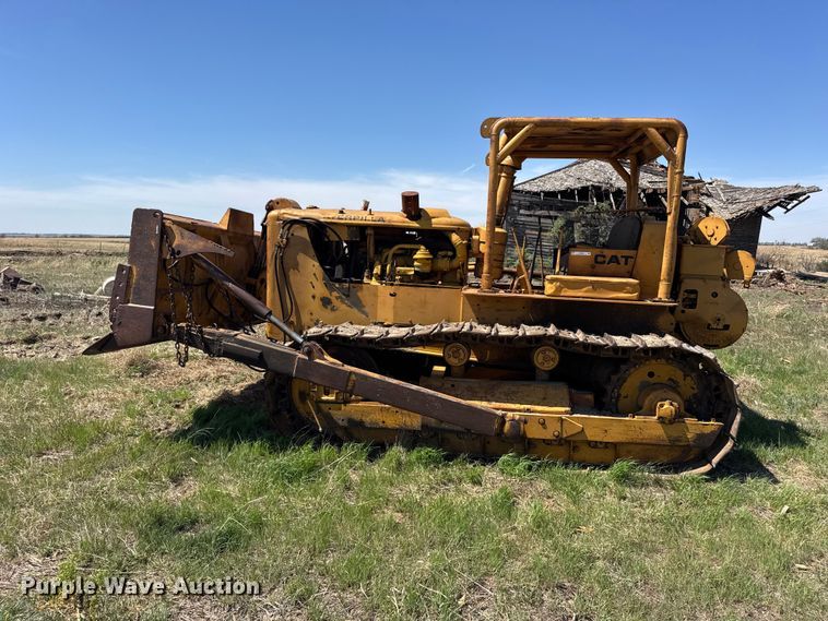 image for item FB7260 Caterpillar D7 dozer