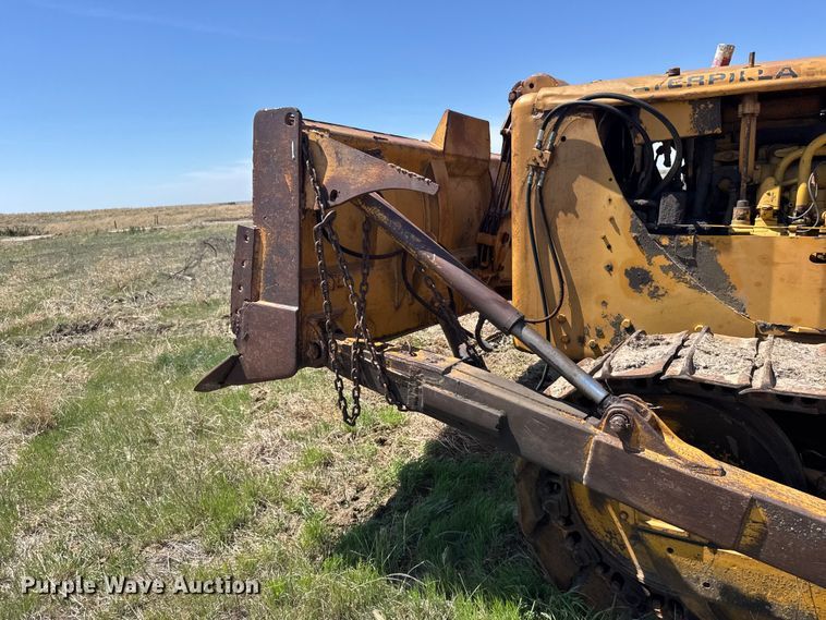 image for item FB7260 Caterpillar D7 dozer