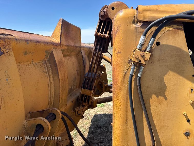 image for item FB7260 Caterpillar D7 dozer