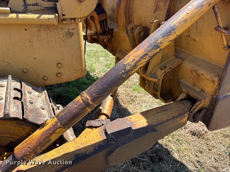 image for item FB7260 Caterpillar D7 dozer