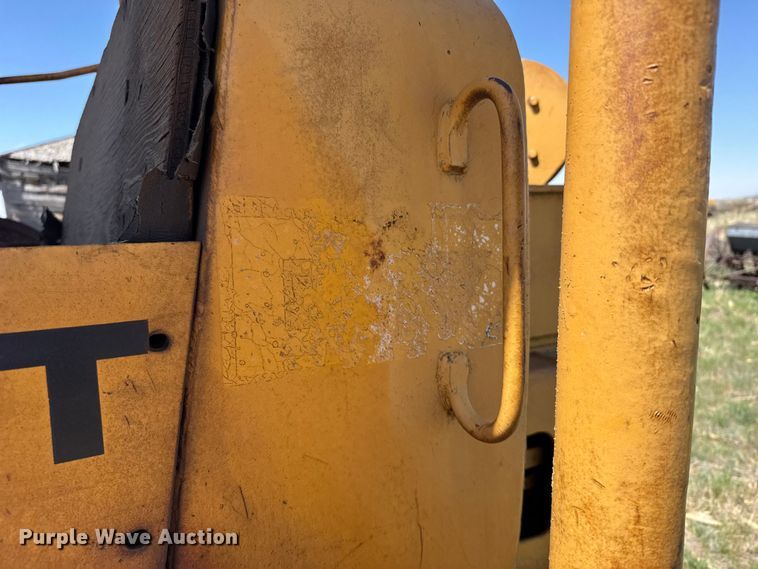 image for item FB7260 Caterpillar D7 dozer