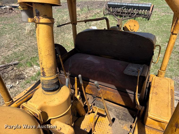 image for item FB7260 Caterpillar D7 dozer