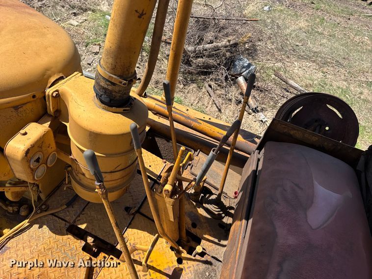 image for item FB7260 Caterpillar D7 dozer