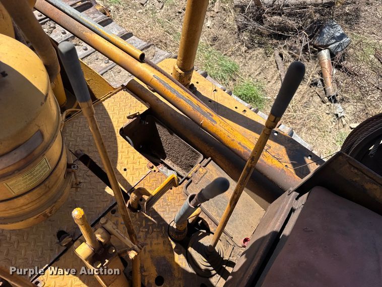 image for item FB7260 Caterpillar D7 dozer