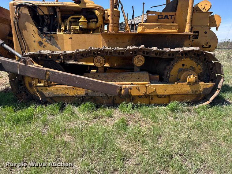 image for item FB7260 Caterpillar D7 dozer