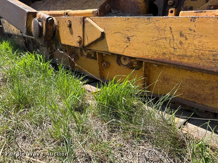 image for item FB7260 Caterpillar D7 dozer