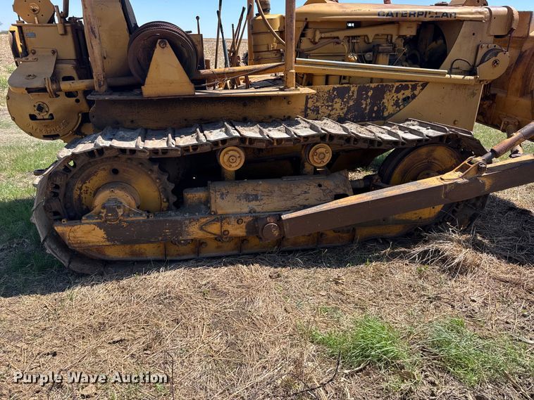 image for item FB7260 Caterpillar D7 dozer