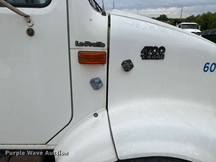 image for item FB8117 1999 International 4700 LPX utility / service truck