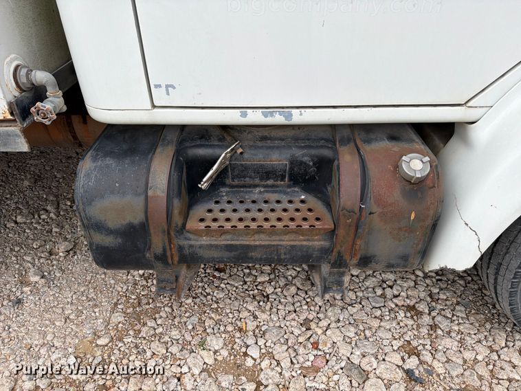 image for item FB8117 1999 International 4700 LPX utility / service truck