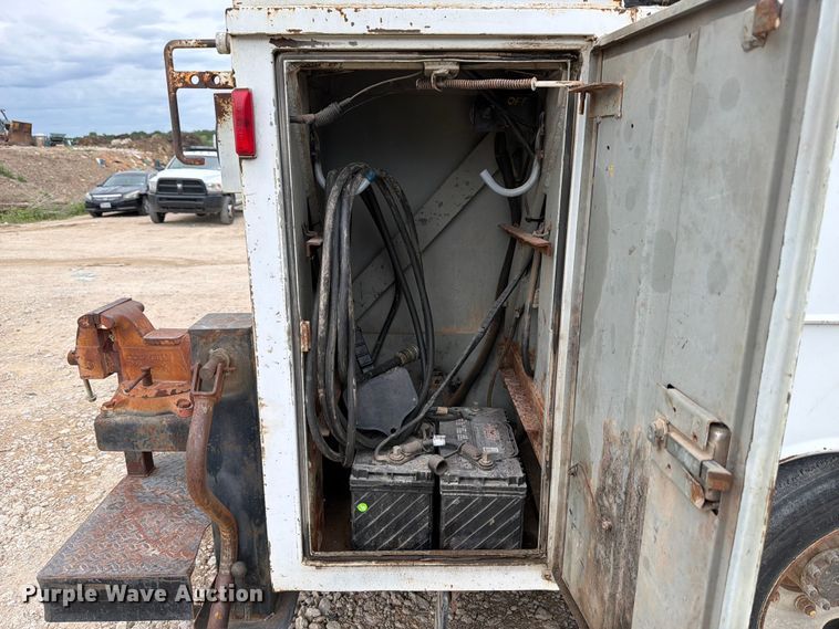 image for item FB8117 1999 International 4700 LPX utility / service truck