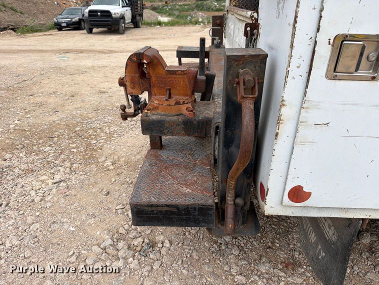 image for item FB8117 1999 International 4700 LPX utility / service truck