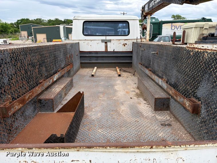 image for item FB8117 1999 International 4700 LPX utility / service truck