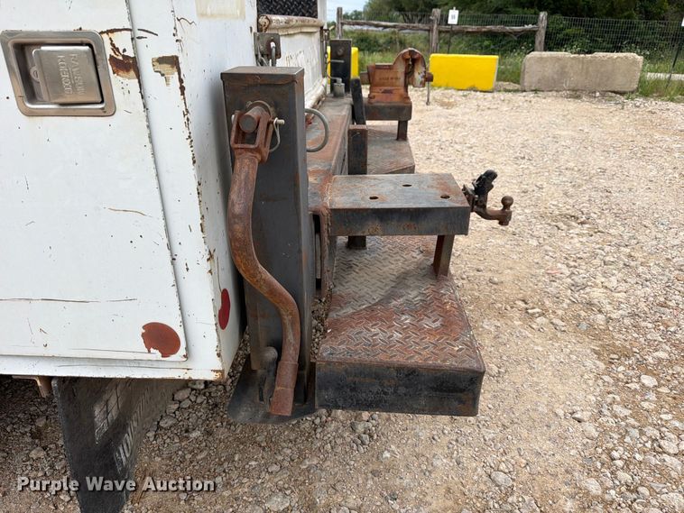 image for item FB8117 1999 International 4700 LPX utility / service truck