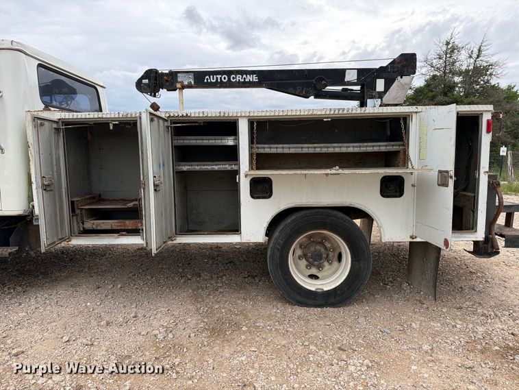 image for item FB8117 1999 International 4700 LPX utility / service truck