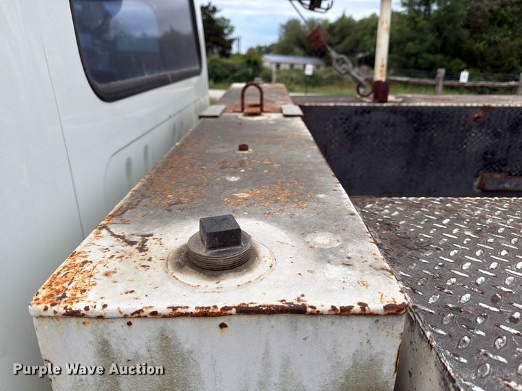 image for item FB8117 1999 International 4700 LPX utility / service truck