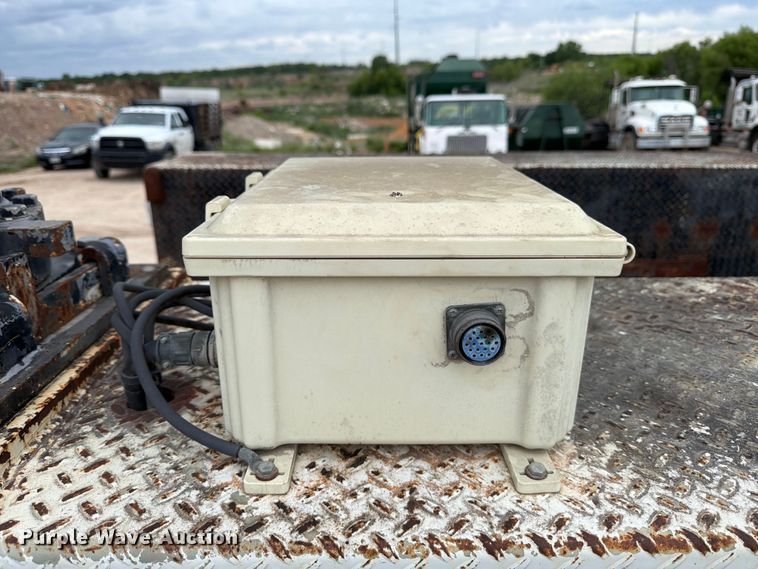 image for item FB8117 1999 International 4700 LPX utility / service truck