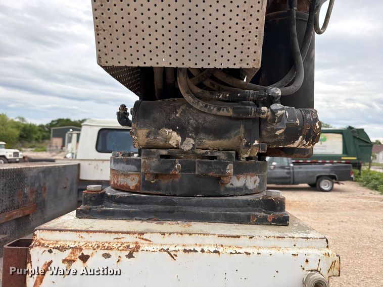 image for item FB8117 1999 International 4700 LPX utility / service truck