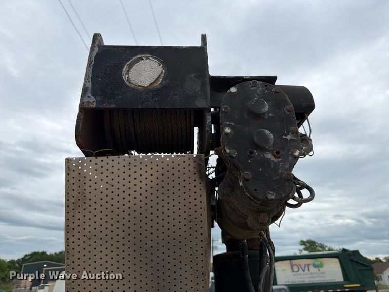 image for item FB8117 1999 International 4700 LPX utility / service truck