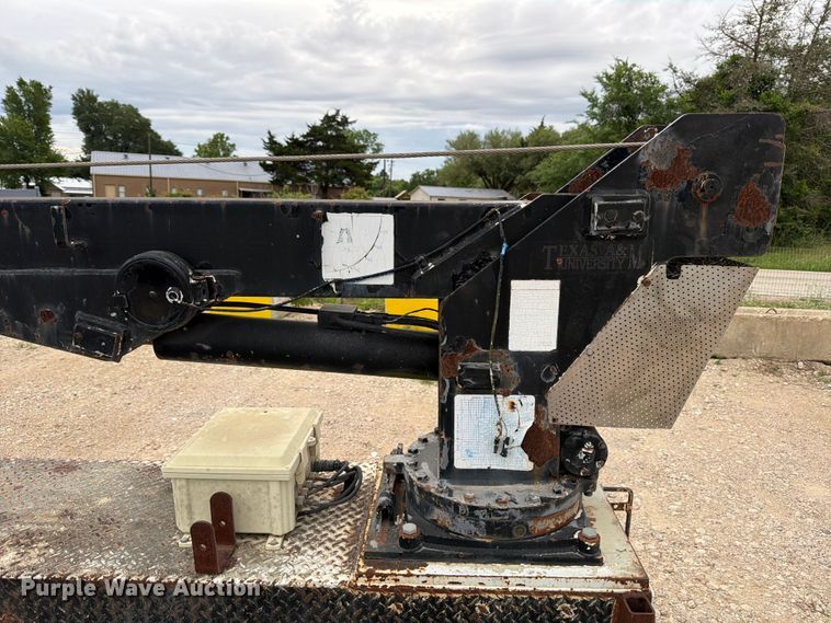 image for item FB8117 1999 International 4700 LPX utility / service truck