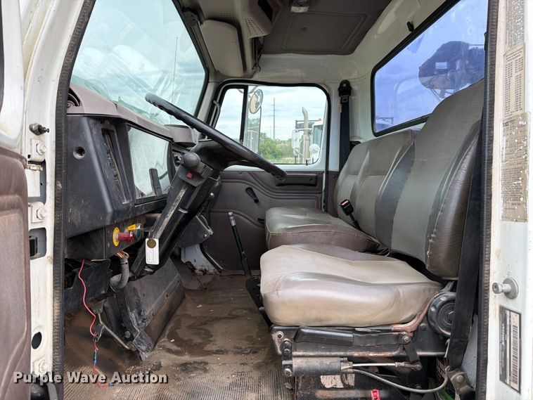 image for item FB8117 1999 International 4700 LPX utility / service truck